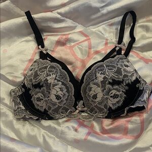 Victoria's Secret Black and Cream Floral Lace Bra